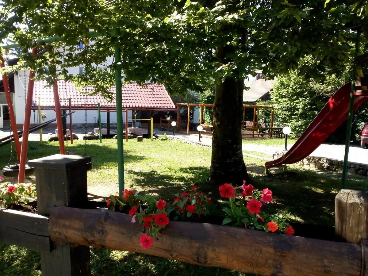 Bed and Breakfast Guesthouse Arnika Fužine