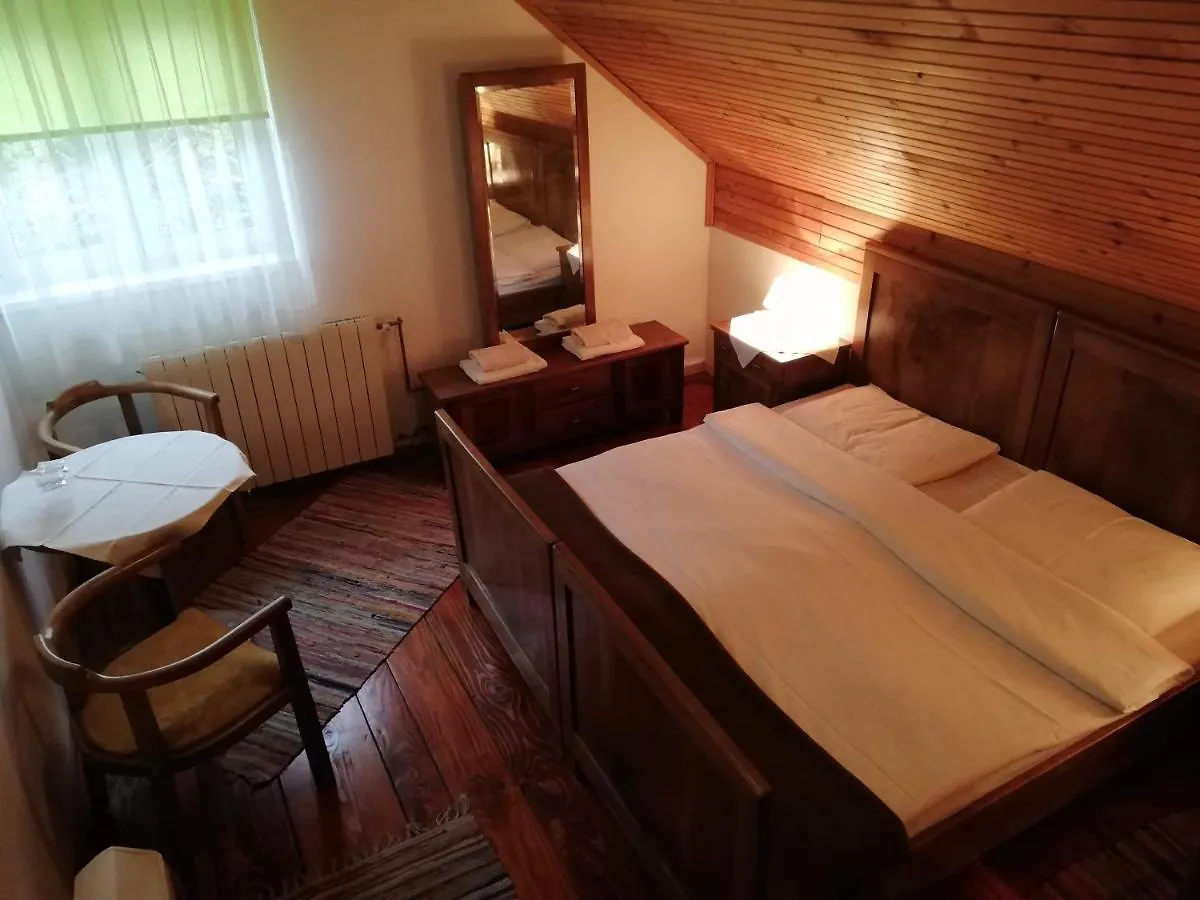 Guesthouse Arnika Fužine Bed and Breakfast